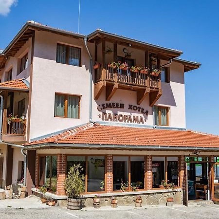 Family Hotel Panorama Chiflik Exterior foto